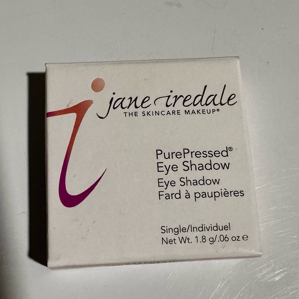Jane Iredale Pure Pressed
eye Shadow. Cappuccino color